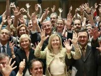 Foto del grupo asistente a la sesión acuerdo Parlamento